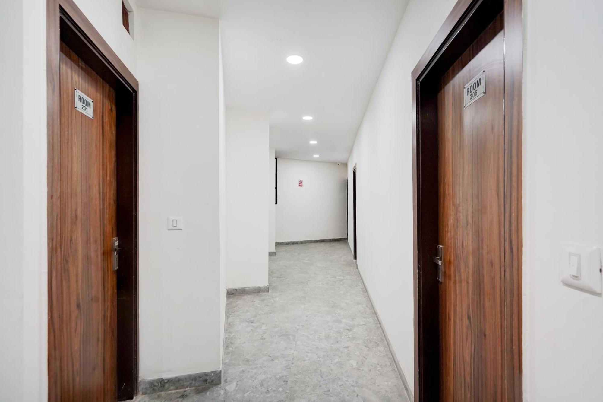 Hotel O Indirapuram Grand Ghaziabad Eksteriør bilde